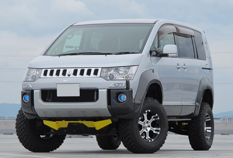 デリカD5をリフトアップカスタム！違法!?車検は通る？工賃や費用の相場は？ delicafun!